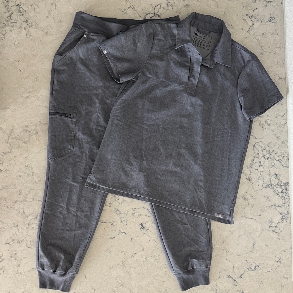 Figs Women’s Charcoal Polo Scrub Top & Jogger Pants. Top S Bottoms Petite M.